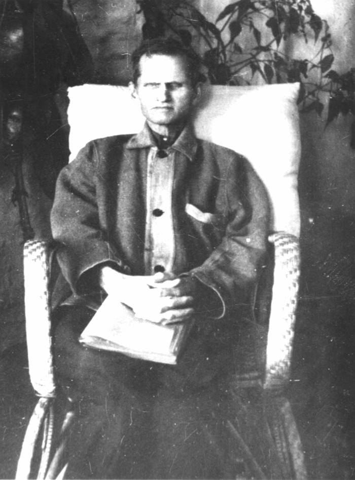 Последняя фотография в Обуховке. 13 октября 1952 г. (фото из личного архива Б.И. Осыкова)